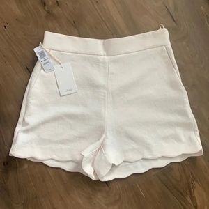 Aritzia Wilfred New Scallop shorts